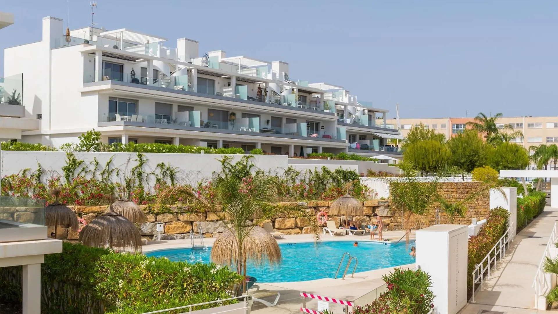 Modern 3 Bed Apt In Cancelada contacts